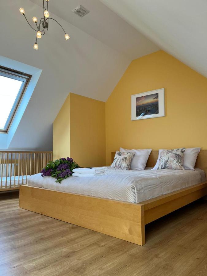 Apartament Hemingwaya Еленя-Гура Экстерьер фото